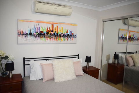Large House With Pool - Surfers Paradise Gold Coast 2