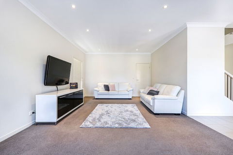 Large House With Pool - Surfers Paradise Gold Coast 5