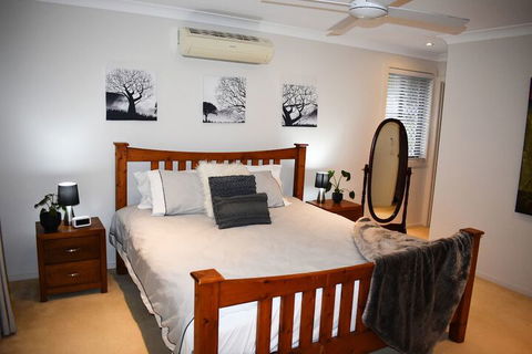 Large House With Pool - Surfers Paradise Gold Coast 7