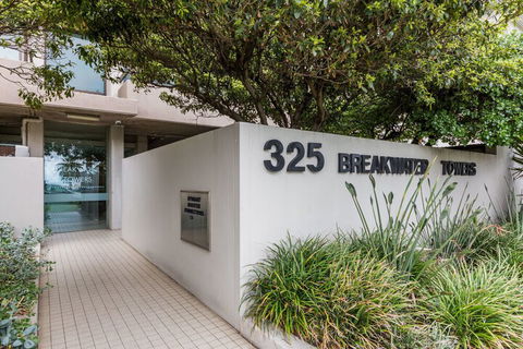 Exquisite 2 Bedroom Beach City Views - Surfers Paradise Gold Coast 2