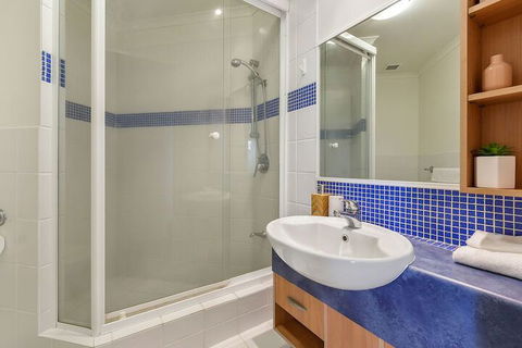 BEACH BLISS LUXURIOUS APARTMENT With POOL - Surfers Paradise Gold Coast 2