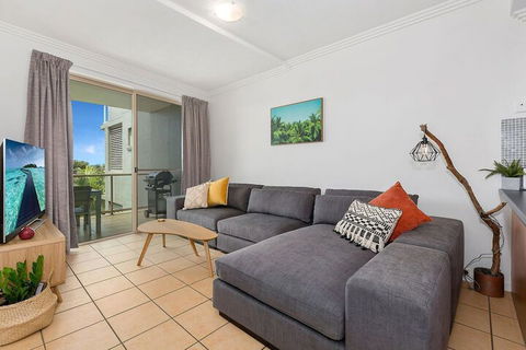 BEACH BLISS LUXURIOUS APARTMENT With POOL - Surfers Paradise Gold Coast 3