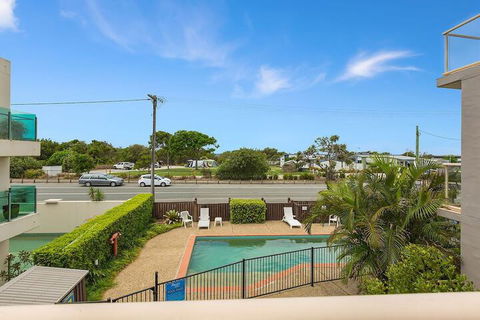 BEACH BLISS LUXURIOUS APARTMENT With POOL - Surfers Paradise Gold Coast 1