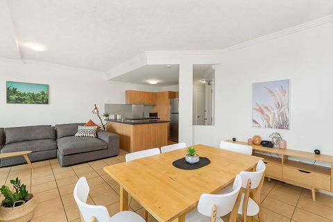 BEACH BLISS LUXURIOUS APARTMENT With POOL - Surfers Paradise Gold Coast 4
