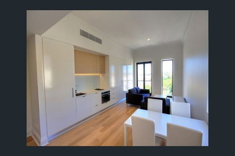 Potts Point Apartment In The Manor - Surfers Paradise Gold Coast 2