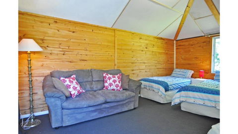 MY Fair Lady External Bathroom PET Friendly - Surfers Paradise Gold Coast 3