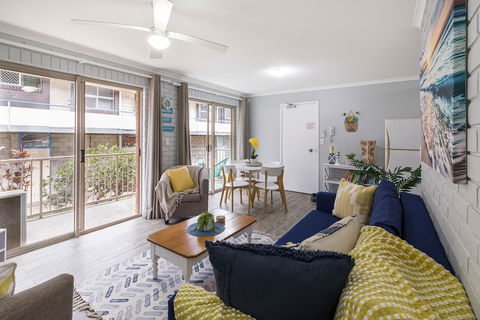 Family, Romance, Fun On Kings Beach - Surfers Paradise Gold Coast 6