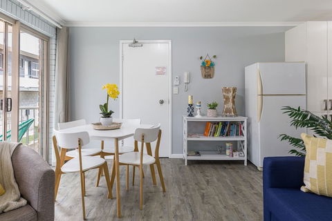 Family, Romance, Fun On Kings Beach - Surfers Paradise Gold Coast 0