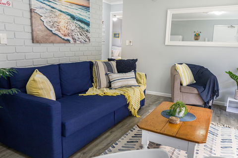 Family, Romance, Fun On Kings Beach - Surfers Paradise Gold Coast 3