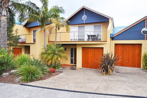 THE Sails 8 Linen Included Central Location - Surfers Paradise Gold Coast 1
