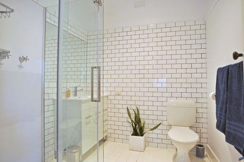 SEA Whispers Inlet Side - Surfers Paradise Gold Coast 0