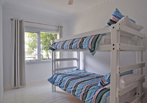 SEA Whispers Inlet Side - Surfers Paradise Gold Coast 6