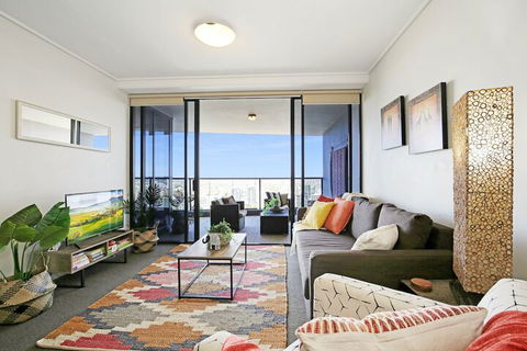 CBD African Charm, Story Bridge & River Views - Surfers Paradise Gold Coast 3