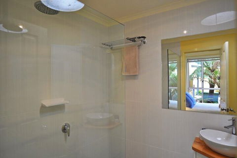 THE Sails 4 Linen Included Central Location - Surfers Paradise Gold Coast 2