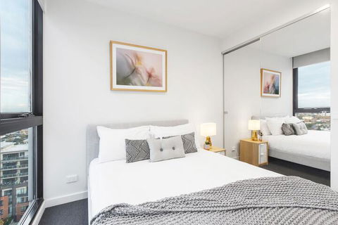 Ocean Views St Kilda Apartment By Ready Set Host - Surfers Paradise Gold Coast 6