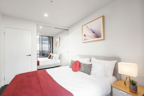 Ocean Views St Kilda Apartment By Ready Set Host - Surfers Paradise Gold Coast 3