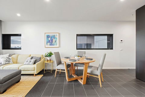 Ocean Views St Kilda Apartment By Ready Set Host - Surfers Paradise Gold Coast 2