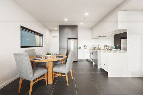 Ocean Views St Kilda Apartment By Ready Set Host - Surfers Paradise Gold Coast 7