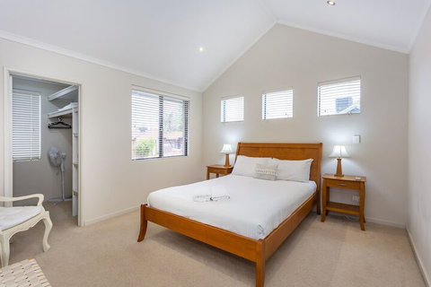 Coode Street Townhouse - Surfers Paradise Gold Coast 5