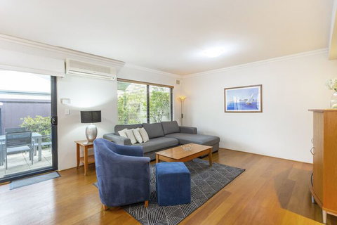 Coode Street Townhouse - Surfers Paradise Gold Coast 7