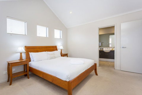 Coode Street Townhouse - Surfers Paradise Gold Coast 1