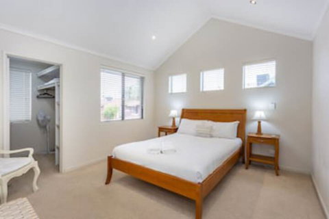 Coode Street Townhouse - Surfers Paradise Gold Coast 0