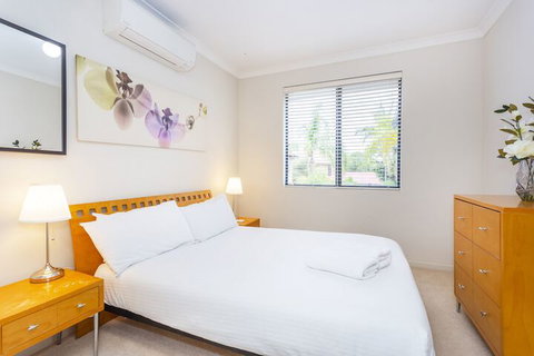 Coode Street Townhouse - Surfers Paradise Gold Coast 3
