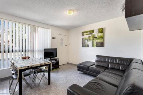 Sunset Court Unit 1 / 3 Resthaven Avenue - Surfers Paradise Gold Coast 7