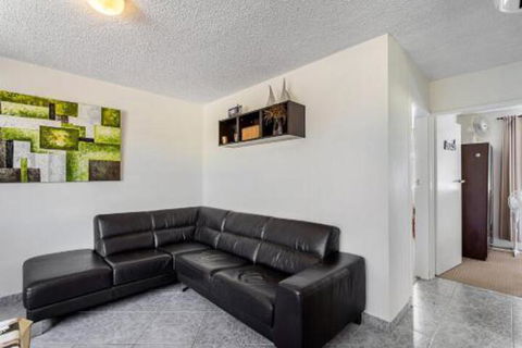 Sunset Court Unit 1 / 3 Resthaven Avenue - Surfers Paradise Gold Coast 5