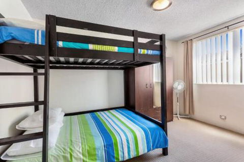 Sunset Court Unit 1 / 3 Resthaven Avenue - Surfers Paradise Gold Coast 3