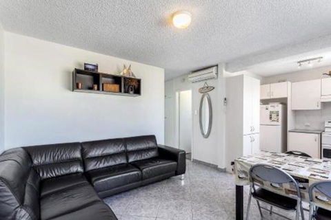Sunset Court Unit 1 / 3 Resthaven Avenue - Surfers Paradise Gold Coast 4