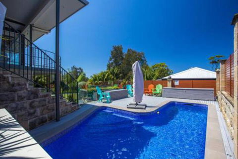 Studio Cabana On Golf In Mollymook - Surfers Paradise Gold Coast 6
