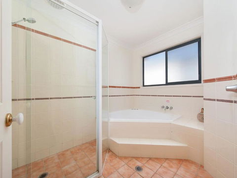 Portovenere Fishermans Bay - Surfers Paradise Gold Coast 4