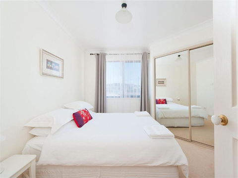 Portovenere Fishermans Bay - Surfers Paradise Gold Coast 5