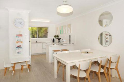 Unit 1 / 14 Tamarindus Street Marcoola Beach Pet Friendly 300 BOND Linen Supplied - Surfers Paradise Gold Coast 4