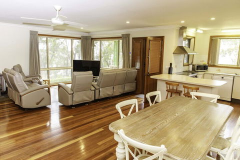 Highland View - Surfers Paradise Gold Coast 6