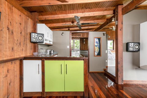 Daintree Holiday Homes La Vista - Surfers Paradise Gold Coast 3