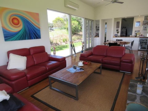 Lush Pastures - Surfers Paradise Gold Coast 3