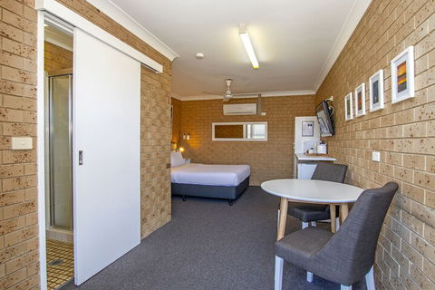 Coast Inn Motel - Surfers Paradise Gold Coast 5