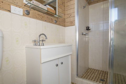 Coast Inn Motel - Surfers Paradise Gold Coast 4