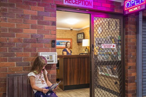 Coast Inn Motel - Surfers Paradise Gold Coast 2