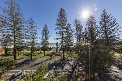 Oaks Gold Coast Calypso Plaza Suites - Surfers Paradise Gold Coast 4