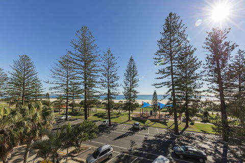 Oaks Gold Coast Calypso Plaza Suites - Surfers Paradise Gold Coast 1