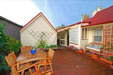 Cambridge House - Surfers Paradise Gold Coast 5