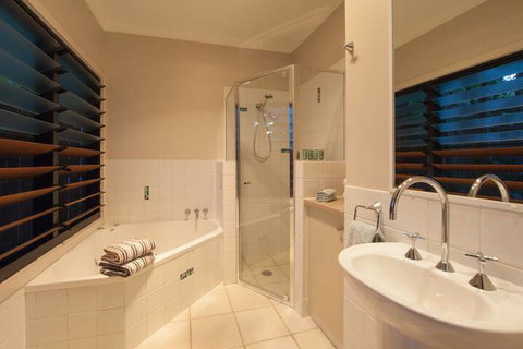 Cavvanbah Beach House - Surfers Paradise Gold Coast 5
