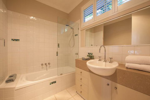 Cavvanbah Beach House - Surfers Paradise Gold Coast 4