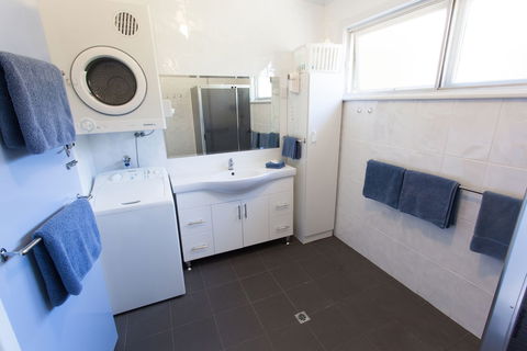 Modra's Apartments - Surfers Paradise Gold Coast 4