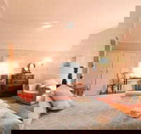 Hillview House