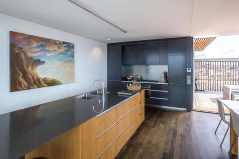 Avalon City Retreat - Surfers Paradise Gold Coast 2