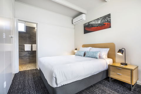 Nightcap At Sandbelt Hotel - Surfers Paradise Gold Coast 4